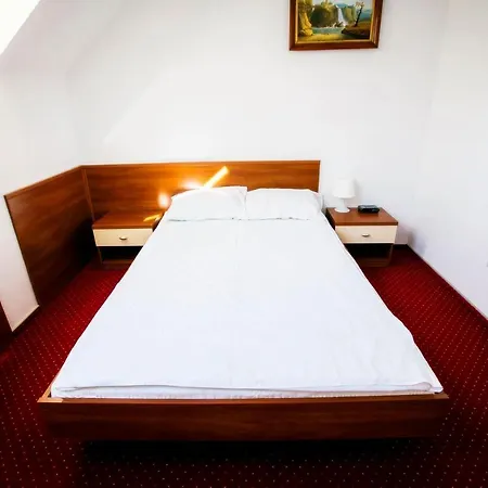 Hotel Luka 3*